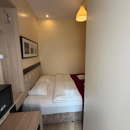 Invictum Hotel 3*